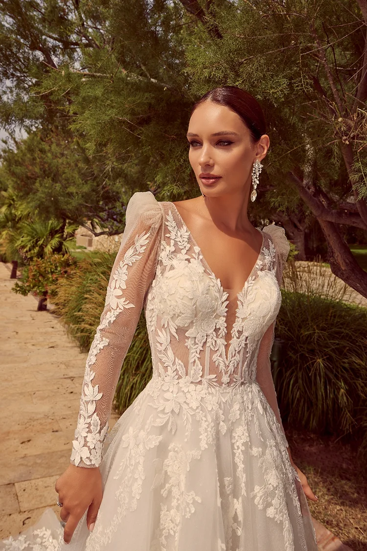 69935 – Ronald Joyce – Wedding Dress Trends of 2024 