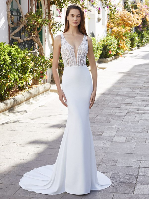 v-neckline – Betsy- Enzoani