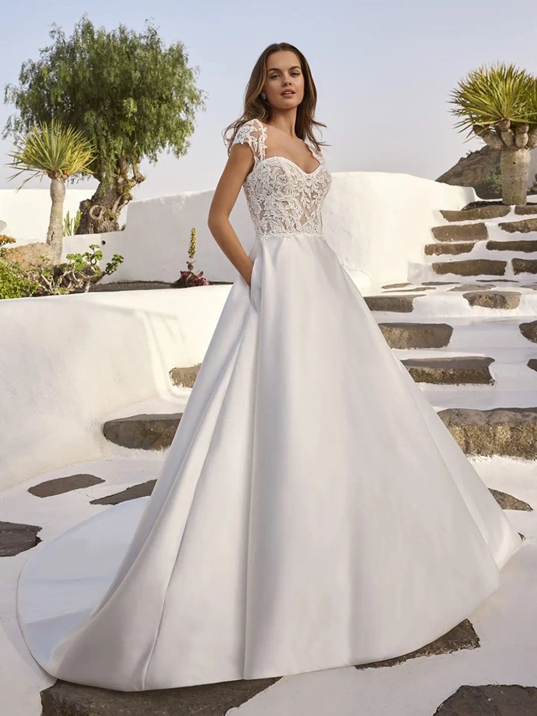 Everdeen S - Love by Enzoani by Enzoani Love