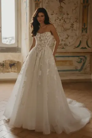 Daniella front