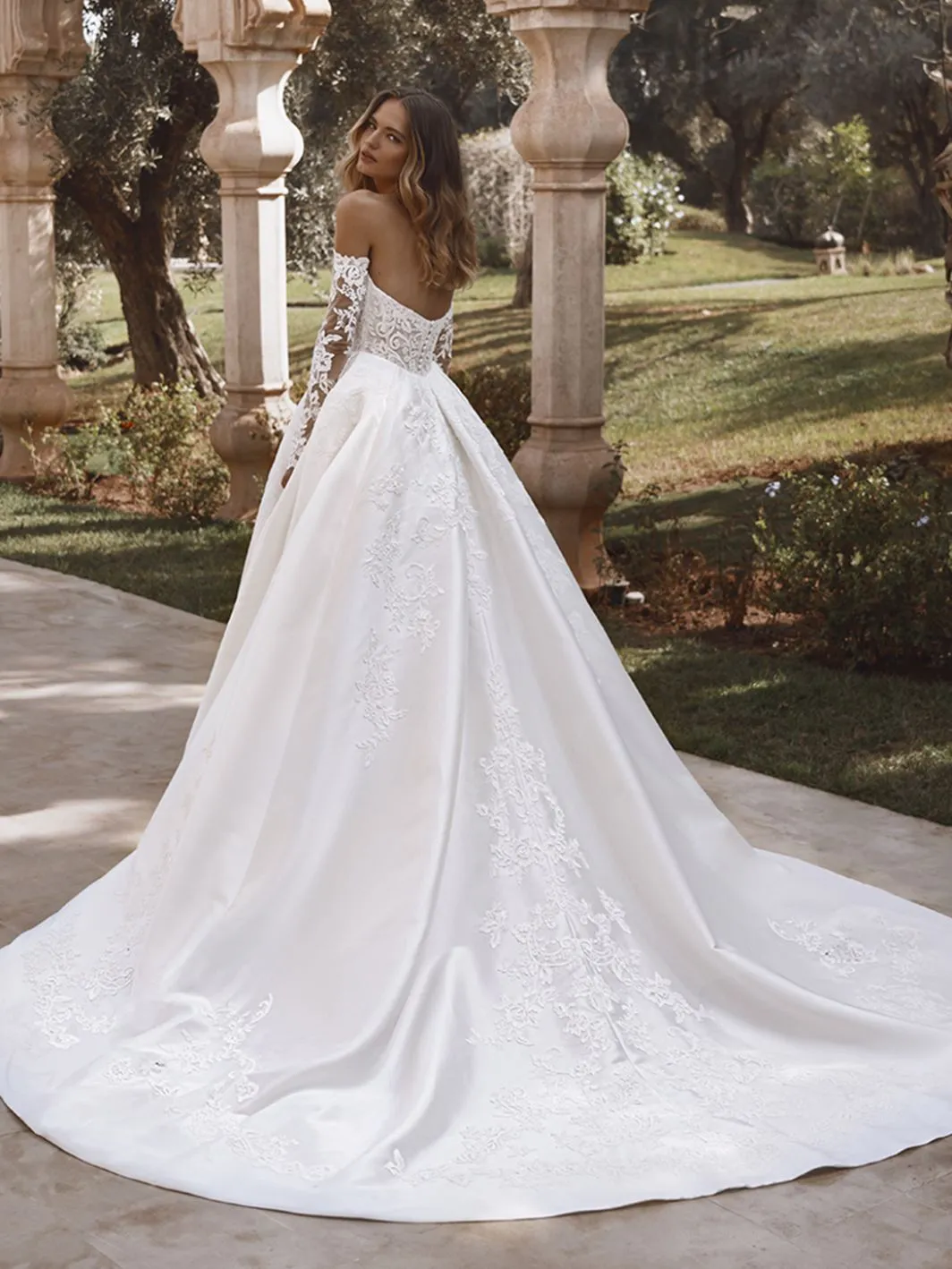 Velvet M - Enzoani view 2