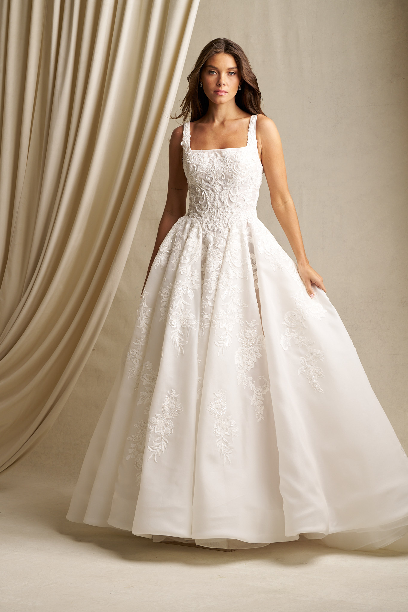 C806 - Allure Couture view 3