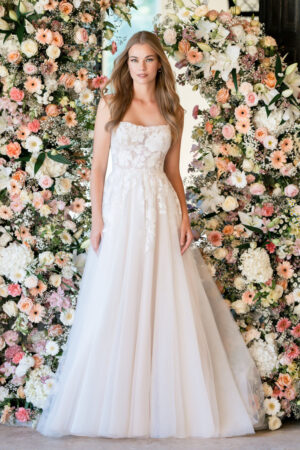 R3805 - Allure Romance