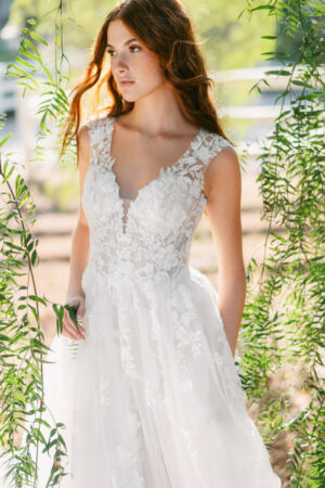 R3903 - Allure Romance