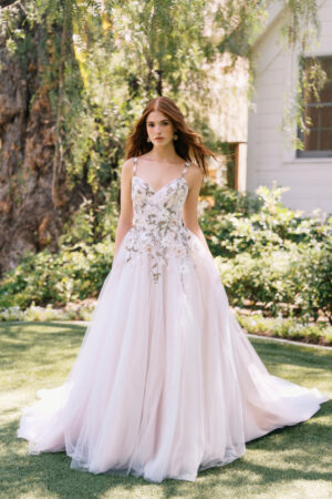 R3912 - Allure Romance